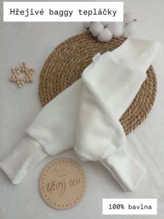 Zimní tepláčky pro nejmenší🤍 ❄️Rostoucí varianta nápletů ❄️ Jemný a hřejivý materiál ❄️ 100% bavlna ❄️ Ideální pro...